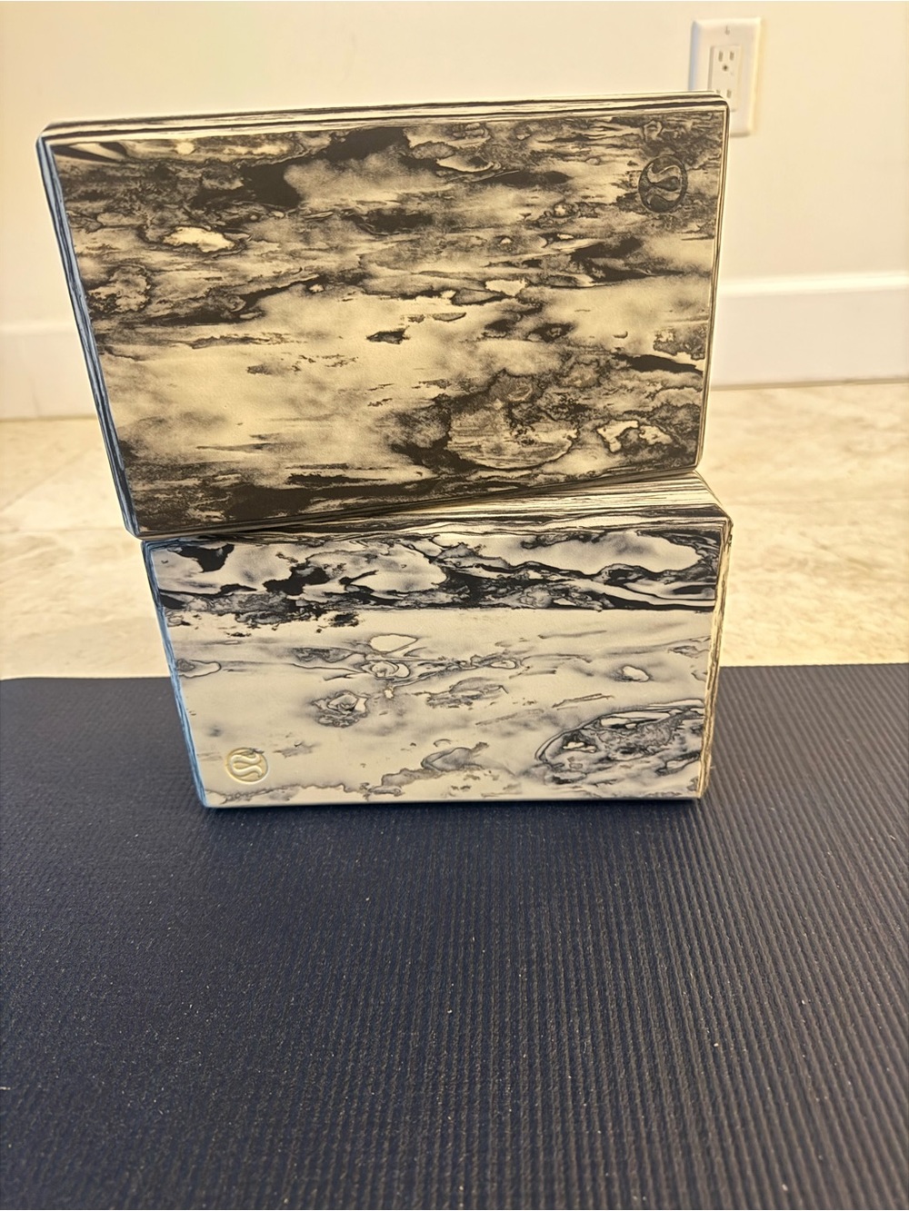 Lululemon Marble Print Yoga Blocks (Set of 2) - Black & Cream
